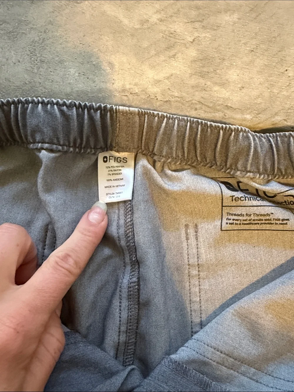 Figs Men's Gray Cargo Scrub Pants with Teal Drawstring Size Small